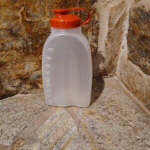 Rubbermaid 2 Quart Servin Saver Drink Beverage Pitcher Jug Bottle Red Maroon Lid